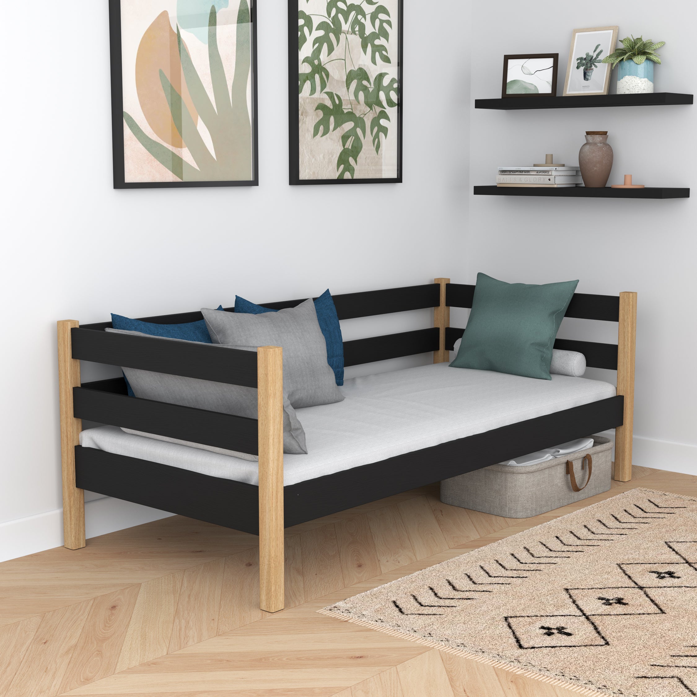 Sovesofa i sort og eg - sidebarriere i træ, sikkerhed for børn
