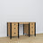 6S skrivebord, naturlig eg med sort - eg, bred top, set forfra, Nizio
