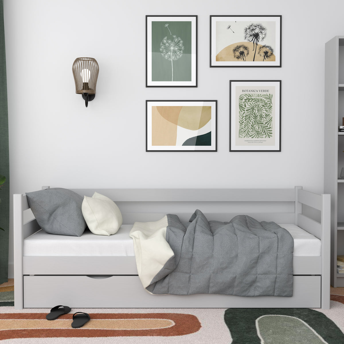 Grå sovesofa – sidebarriere i træ, set fra siden, Nizio